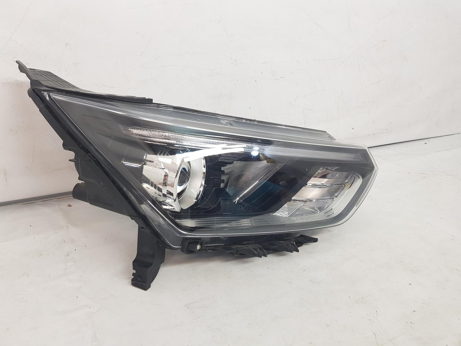 Faruri stanga halogen + led Ssangyong KGM Korando C300 8310237101 2019 2020 2021 2022 2023 2024 - imagine 3