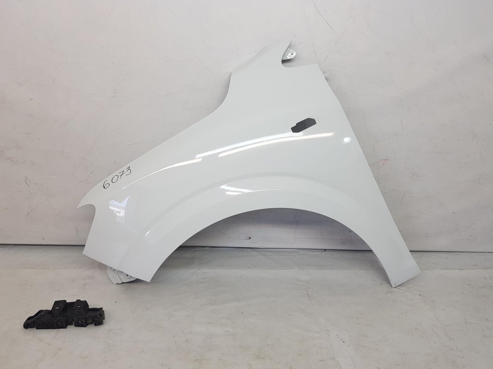 Aripa stanga fata Dacia Logan 3 Sandero 3 260925030R 2020 2021 2022 2023 2024 2025