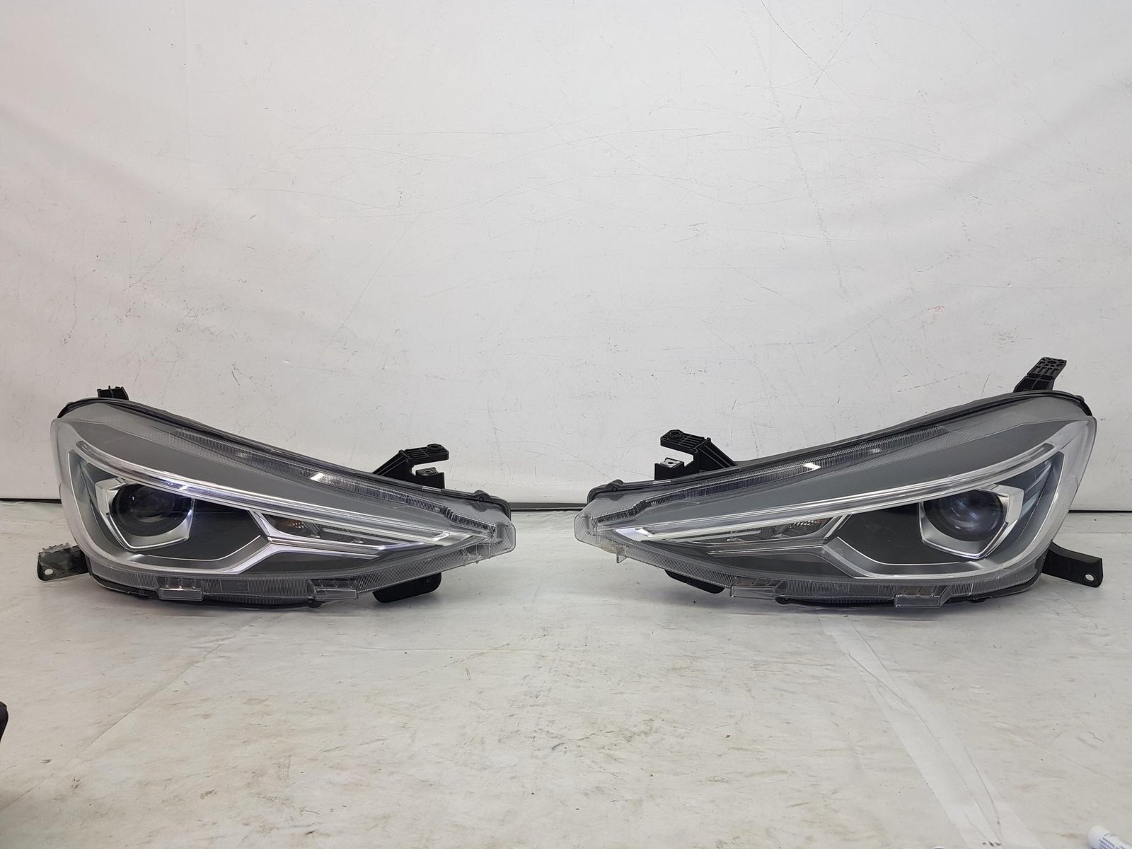 Far stanga halogen + led MG ZS 11990303 2024 2025 2026
