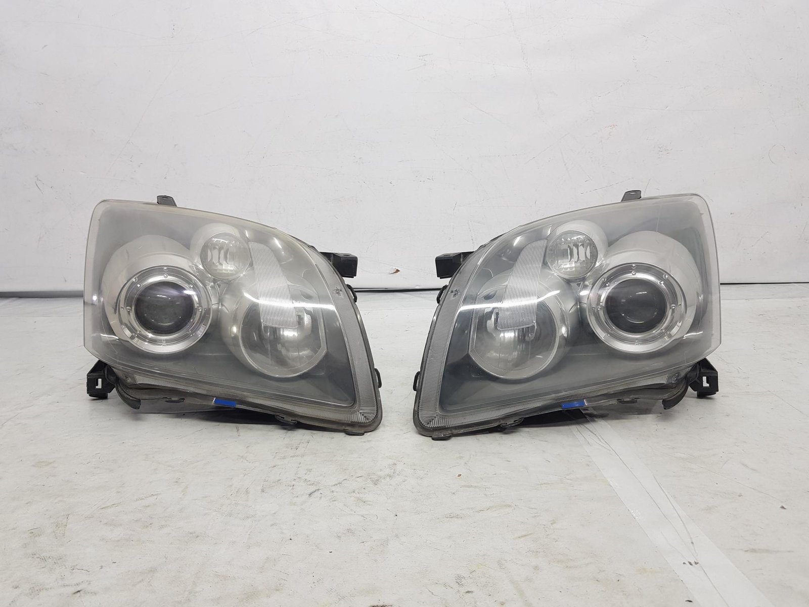 Far xenon stanga Toyota Avensis facelift 85967-24011 2006 2007 2008 2009