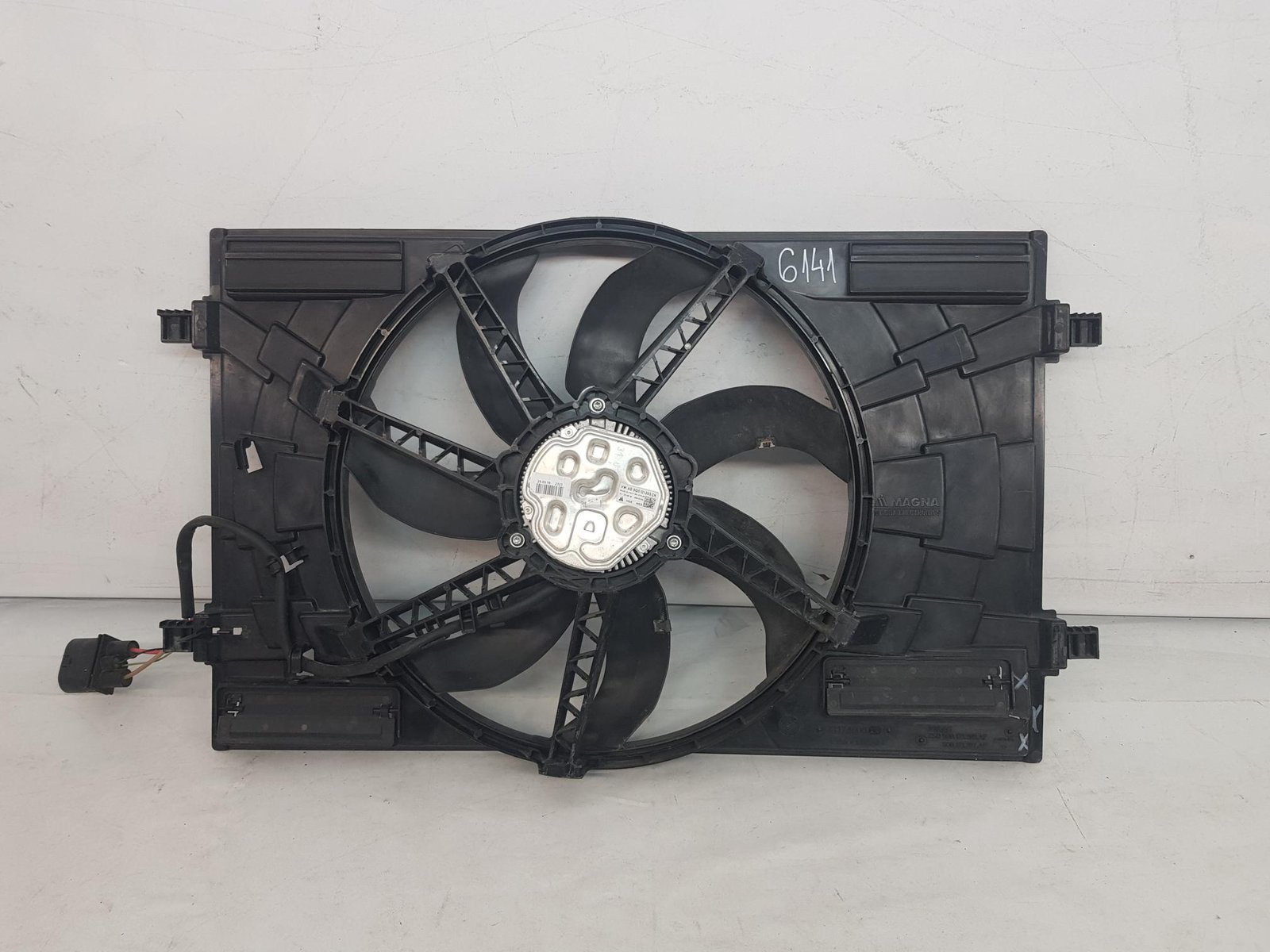 Electroventilator racire VW Passat B8 5Q0121205AF 2015 2016 2017 2018 2019 2020 2021 2022 2023 2024