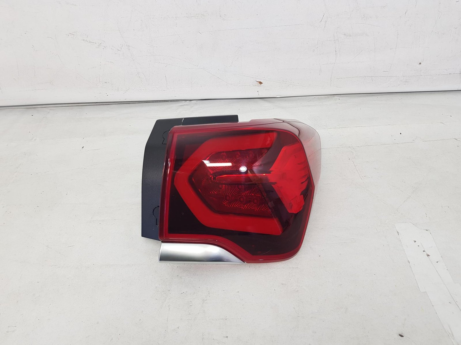 Stop tripla dreapta pe aripa Ssangyong KGM Korando C300 83602-37001 2019 2020 2021 2022 2023 2024 2025 2026