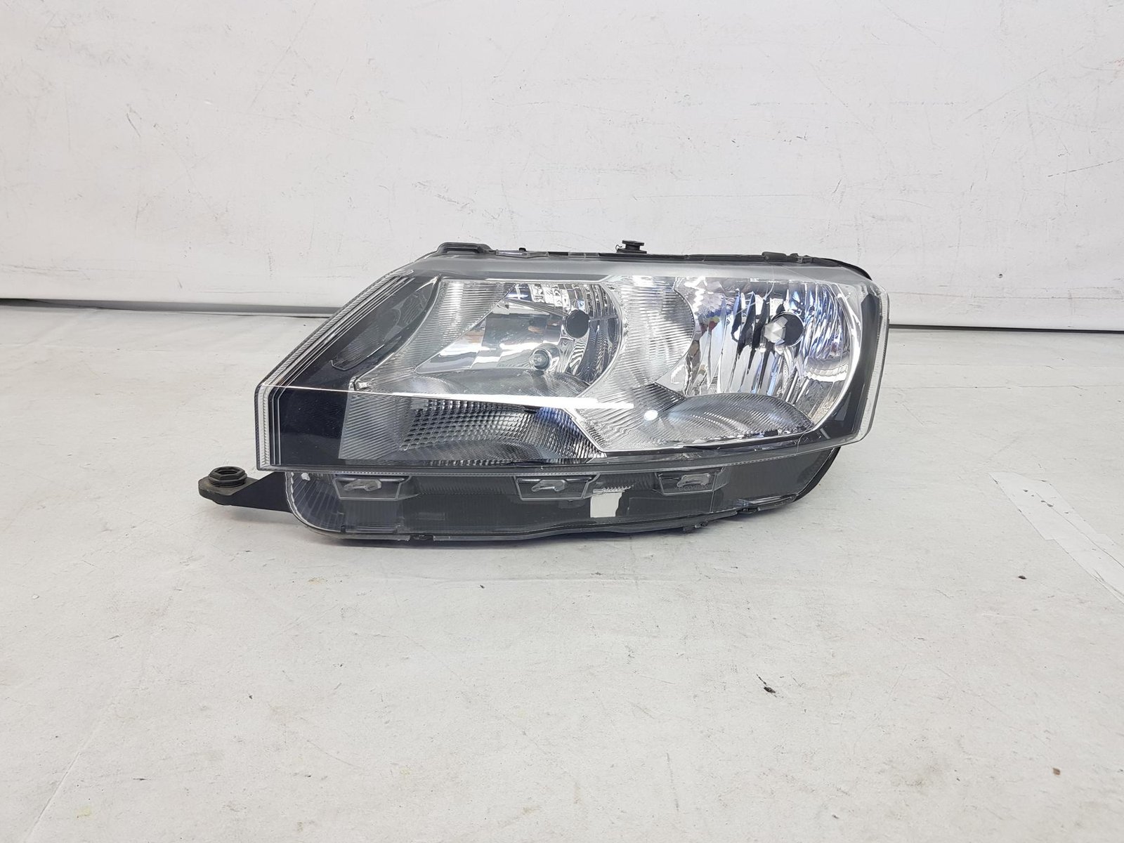 Far stanga halogen Skoda Rapid 5JB941017 2012 2013 2014 2015 2016